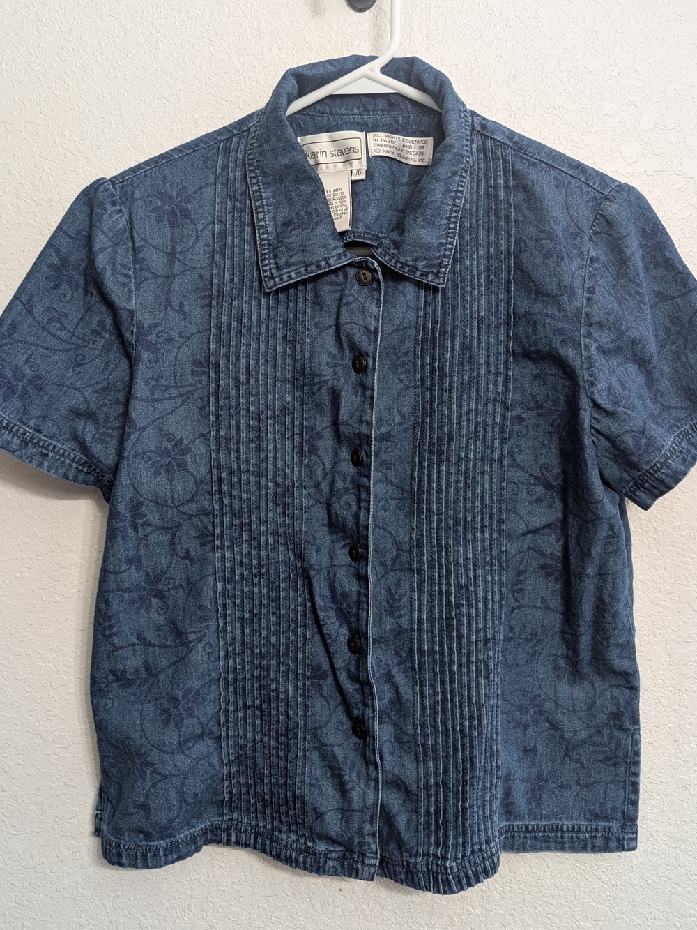karin stevens Blue Short-Sleeve Button-Down Shirt with Subtle Floral Print M/L